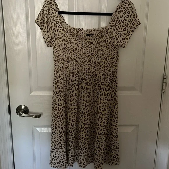 Gap- Smocked Cheetah Print Modal Mini Dress size S. Worn once - Picture 2 of 3